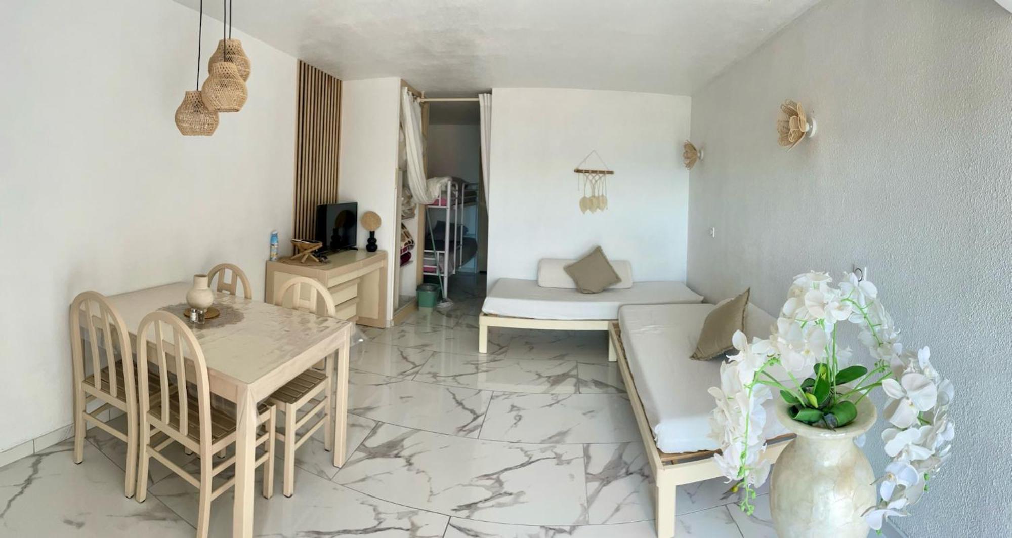 En Front De Apartment