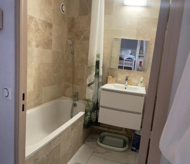 Apartment En Front De *